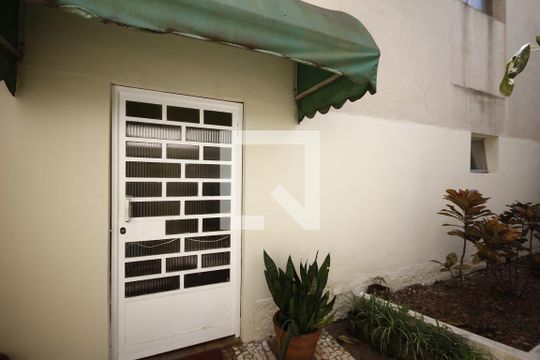 Entrada de apartamento para alugar com 3 quartos, 80m² em Vl Firmiano Pinto, São Paulo