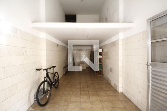 Garagem de casa à venda com 3 quartos, 300m² em Jardim da Glória, São Paulo