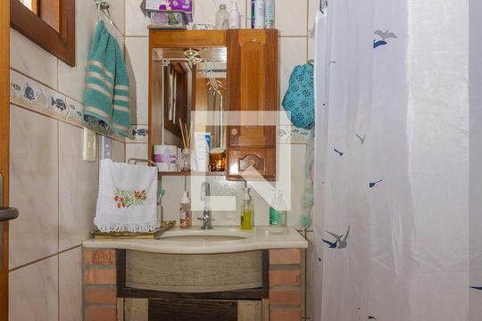 Banheiro de casa à venda com 4 quartos, 395m² em Jardim Itu Sabará, Porto Alegre