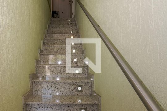 Escada de casa à venda com 4 quartos, 395m² em Jardim Itu Sabará, Porto Alegre