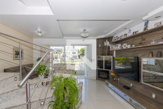 Sala de casa à venda com 4 quartos, 395m² em Jardim Itu Sabará, Porto Alegre