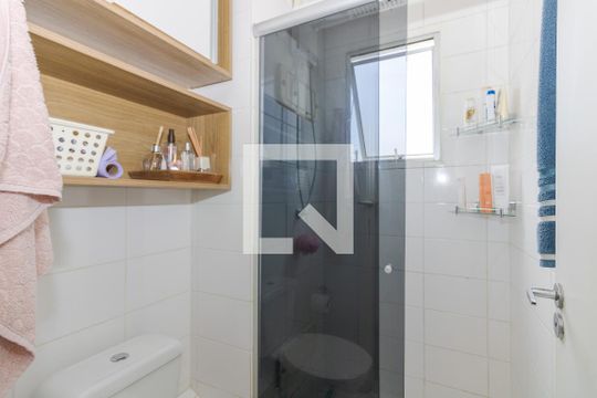 Banheiro de apartamento à venda com 2 quartos, 47m² em Sarandi, Porto Alegre