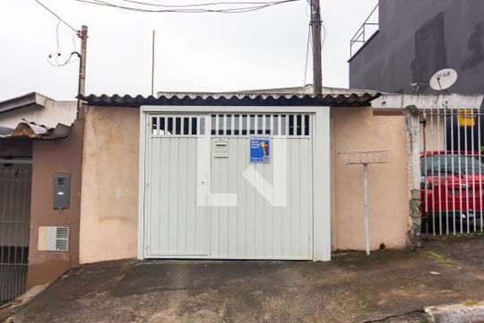 Fachada de casa para alugar com 1 quarto, 115m² em Conceição, Osasco