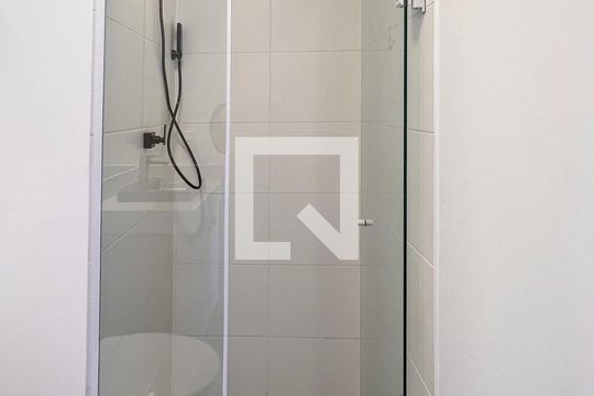 Banheiro da Suíte de apartamento à venda com 1 quarto, 26m² em Vila Nova Conceição, São Paulo