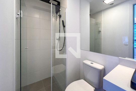 Banheiro da Suíte de apartamento à venda com 1 quarto, 26m² em Vila Nova Conceição, São Paulo