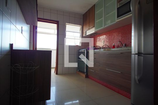 Cozinha de apartamento para alugar com 3 quartos, 200m² em Bom Jesus, Porto Alegre
