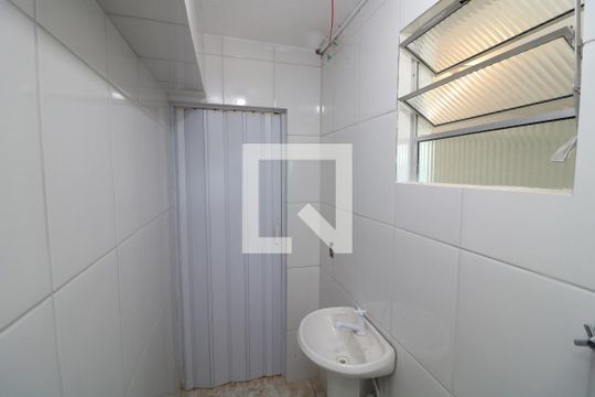 Banheiro de kitnet/studio para alugar com 1 quarto, 25m² em Cidade São Mateus, São Paulo