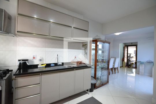 Cozinha de casa para alugar com 4 quartos, 306m² em Menino Deus, Porto Alegre