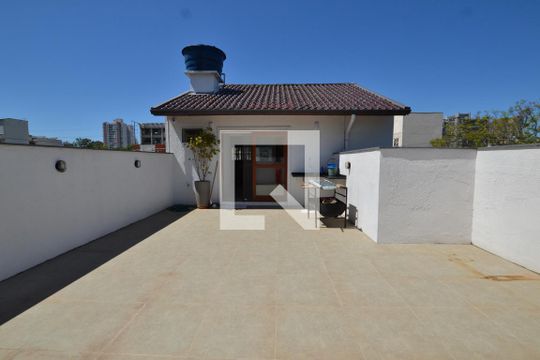 Área Externa de casa para alugar com 4 quartos, 306m² em Menino Deus, Porto Alegre