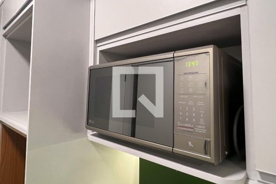 Cozinha de kitnet/studio para alugar com 1 quarto, 21m² em Moema, São Paulo