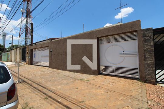 Fachada de casa à venda com 3 quartos, 398m² em Jardim Santa Genebra, Campinas
