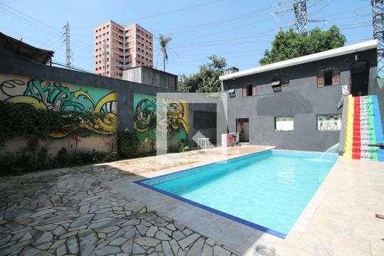 Quintal e Piscina de casa à venda com 4 quartos, 340m² em Vila Buenos Aires, São Paulo