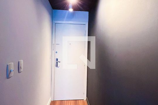 Corredor de apartamento para alugar com 1 quarto, 80m² em Itaim Bibi, São Paulo