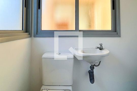 Lavabo de apartamento para alugar com 1 quarto, 80m² em Itaim Bibi, São Paulo
