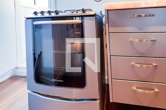 Cozinha de apartamento para alugar com 1 quarto, 80m² em Itaim Bibi, São Paulo