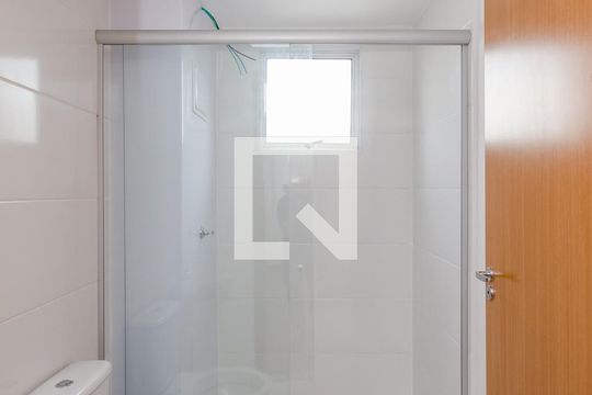 Banheiro de apartamento para alugar com 2 quartos, 47m² em Engenho Nogueira, Belo Horizonte