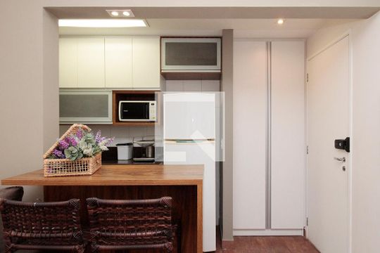 Cozinha  de apartamento para alugar com 1 quarto, 45m² em Bela Vista, São Paulo