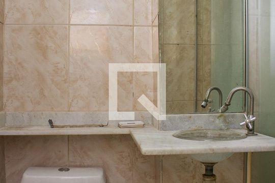 Banheiro de casa para alugar com 1 quarto, 50m² em Piedade, Rio de Janeiro