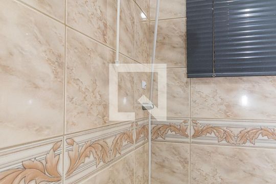 Banheiro da Suíte 2 de casa à venda com 4 quartos, 380m² em Jardim Itu Sabará, Porto Alegre