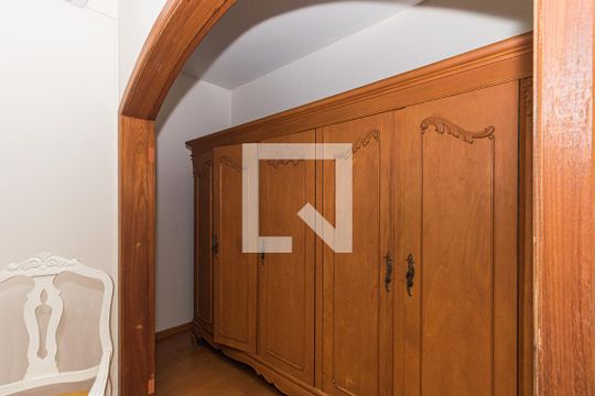 Closet da suíte 3 de casa à venda com 4 quartos, 380m² em Jardim Itu Sabará, Porto Alegre