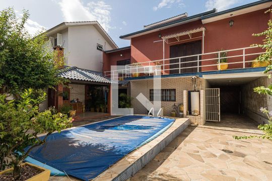 Piscina de casa à venda com 4 quartos, 380m² em Jardim Itu Sabará, Porto Alegre