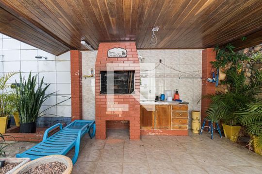 Churrasqueira de casa à venda com 4 quartos, 380m² em Jardim Itu Sabará, Porto Alegre