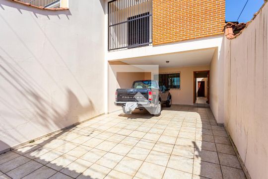 Garagem de casa à venda com 4 quartos, 220m² em Vila Helena, Santo André
