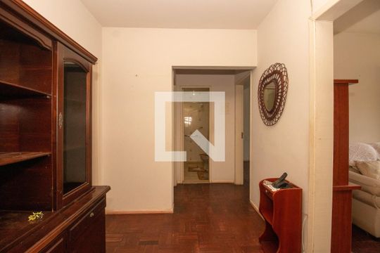 Sala de casa à venda com 3 quartos, 150m² em Vila Jardim, Porto Alegre