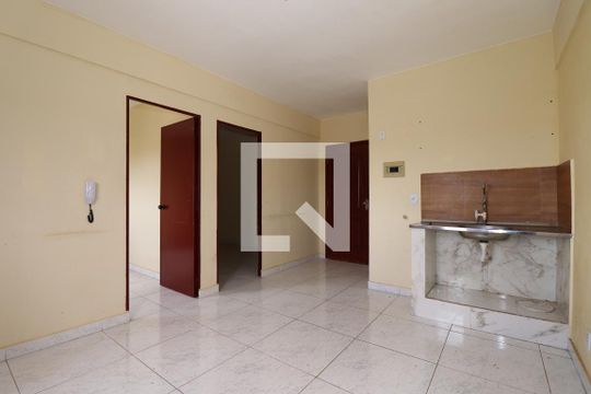 Sala/Cozinha de kitnet/studio à venda com 2 quartos, 54m² em Setor Habitacional Samambaia (taguatinga), Brasília
