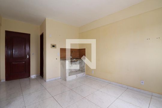 Sala/Cozinha de kitnet/studio à venda com 2 quartos, 54m² em Setor Habitacional Samambaia (taguatinga), Brasília