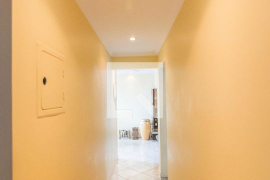 Corredor de apartamento à venda com 3 quartos, 97m² em Vila Scarpelli, Santo André