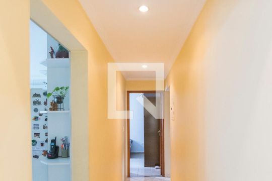 Corredor de apartamento à venda com 3 quartos, 97m² em Vila Scarpelli, Santo André