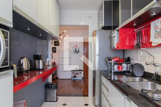 Cozinha e Área de Serviço de apartamento para alugar com 2 quartos, 97m² em Rio Branco, Porto Alegre