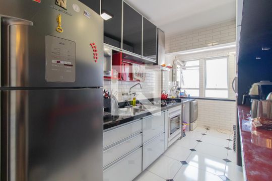 Cozinha e Área de Serviço de apartamento para alugar com 2 quartos, 97m² em Rio Branco, Porto Alegre