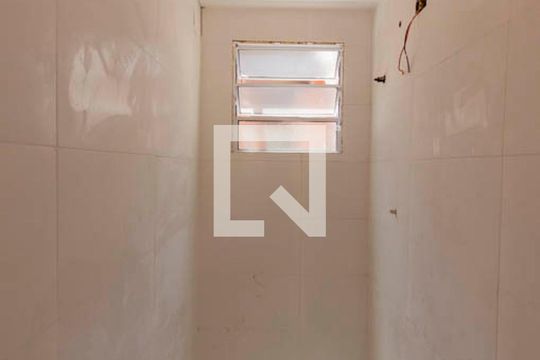 Banheiro de casa de condomínio para alugar com 1 quarto, 28m² em Vila Nhocune, São Paulo