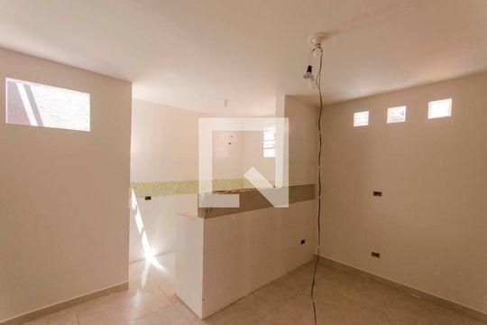 Sala  de casa de condomínio para alugar com 1 quarto, 28m² em Vila Nhocune, São Paulo