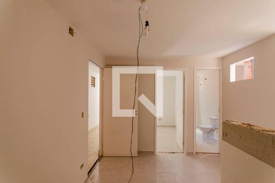 Sala  de casa de condomínio para alugar com 1 quarto, 28m² em Vila Nhocune, São Paulo