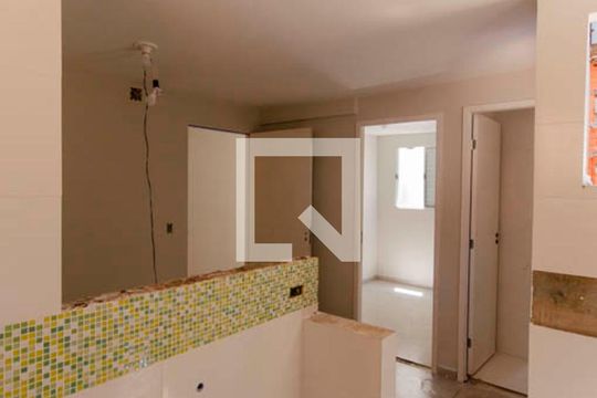 Cozinha de casa de condomínio para alugar com 1 quarto, 28m² em Vila Nhocune, São Paulo