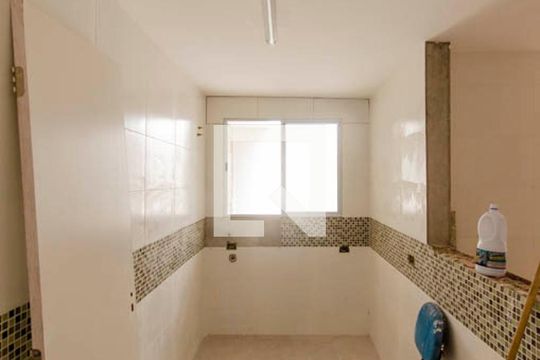 Cozinha  de casa de condomínio para alugar com 1 quarto, 28m² em Vila Nhocune, São Paulo