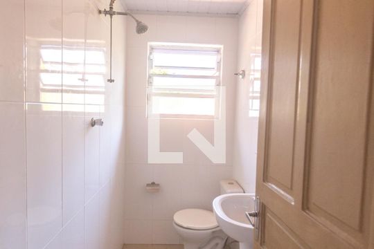Banheiro social de casa à venda com 2 quartos, 125m² em Vila Nova Santa Luzia, São Bernardo do Campo