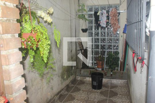 Quintal de casa à venda com 3 quartos, 92m² em Vila Campo Grande, São Paulo