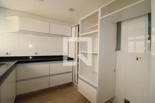 Cozinha de apartamento para alugar com 4 quartos, 150m² em Santa Teresinha, São Paulo