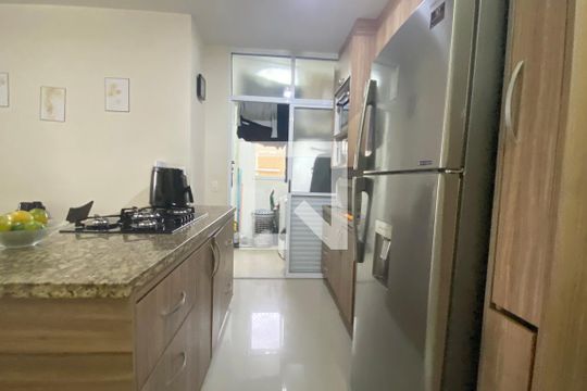 Cozinha de apartamento à venda com 3 quartos, 80m² em Jardim Tupanci, Barueri