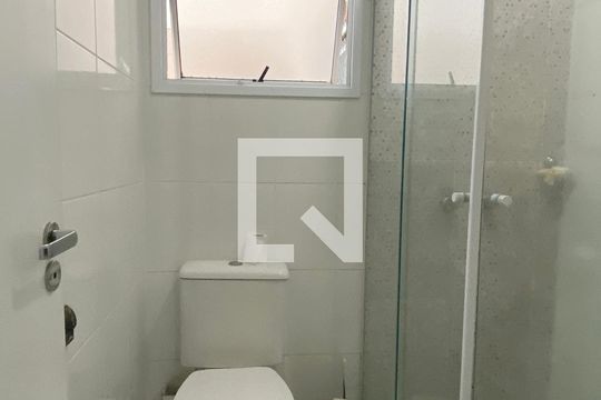 Banheiro da Suíte de apartamento à venda com 3 quartos, 80m² em Jardim Tupanci, Barueri
