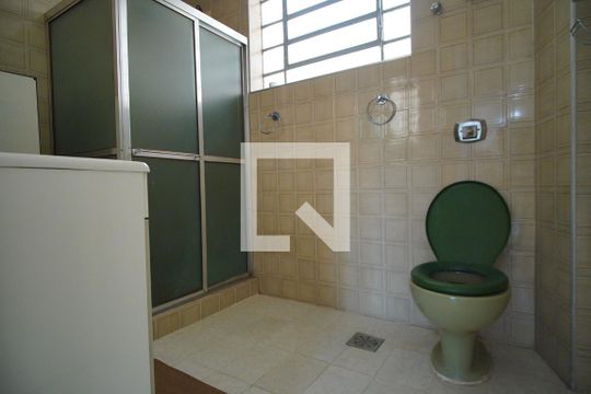 Banheiro de apartamento à venda com 2 quartos, 80m² em Rio Branco, Porto Alegre