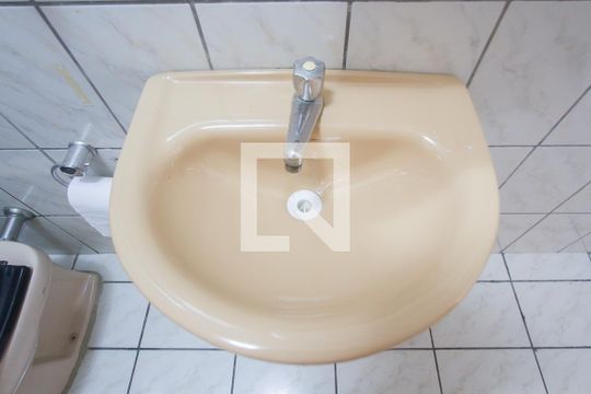 Pia de apartamento para alugar com 2 quartos, 65m² em Parque Maria Helena, São Paulo