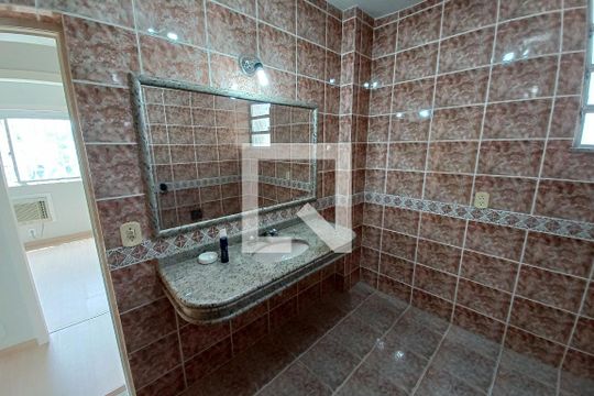 Banheiro de apartamento à venda com 3 quartos, 115m² em Icaraí, Niterói