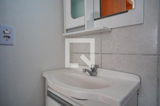 Banheiro de apartamento à venda com 2 quartos, 42m² em Rubem Berta, Porto Alegre