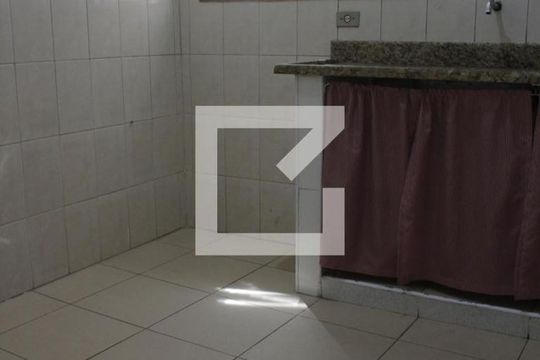 Cozinha de apartamento para alugar com 1 quarto, 40m² em Centro, São Vicente