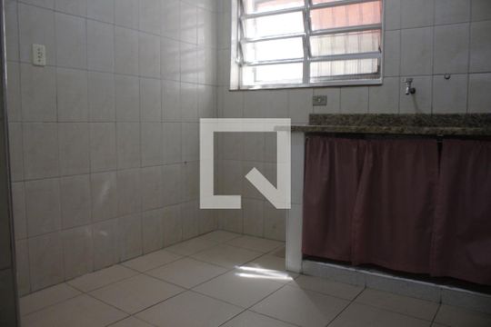 Cozinha de apartamento para alugar com 1 quarto, 40m² em Centro, São Vicente